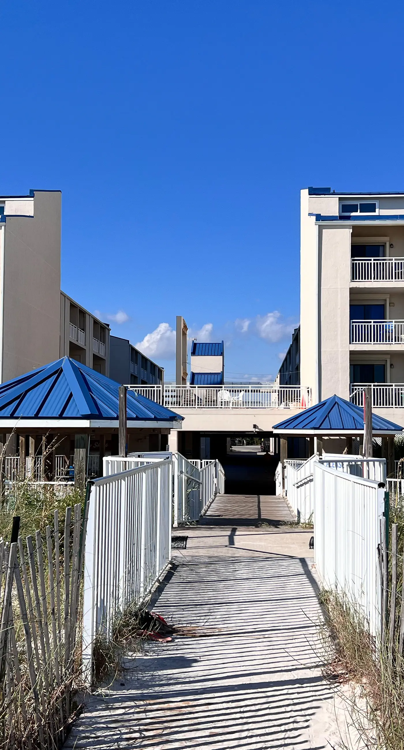 Updated studio w/shared outdoor pools and tennis court, family-friendly, & more!