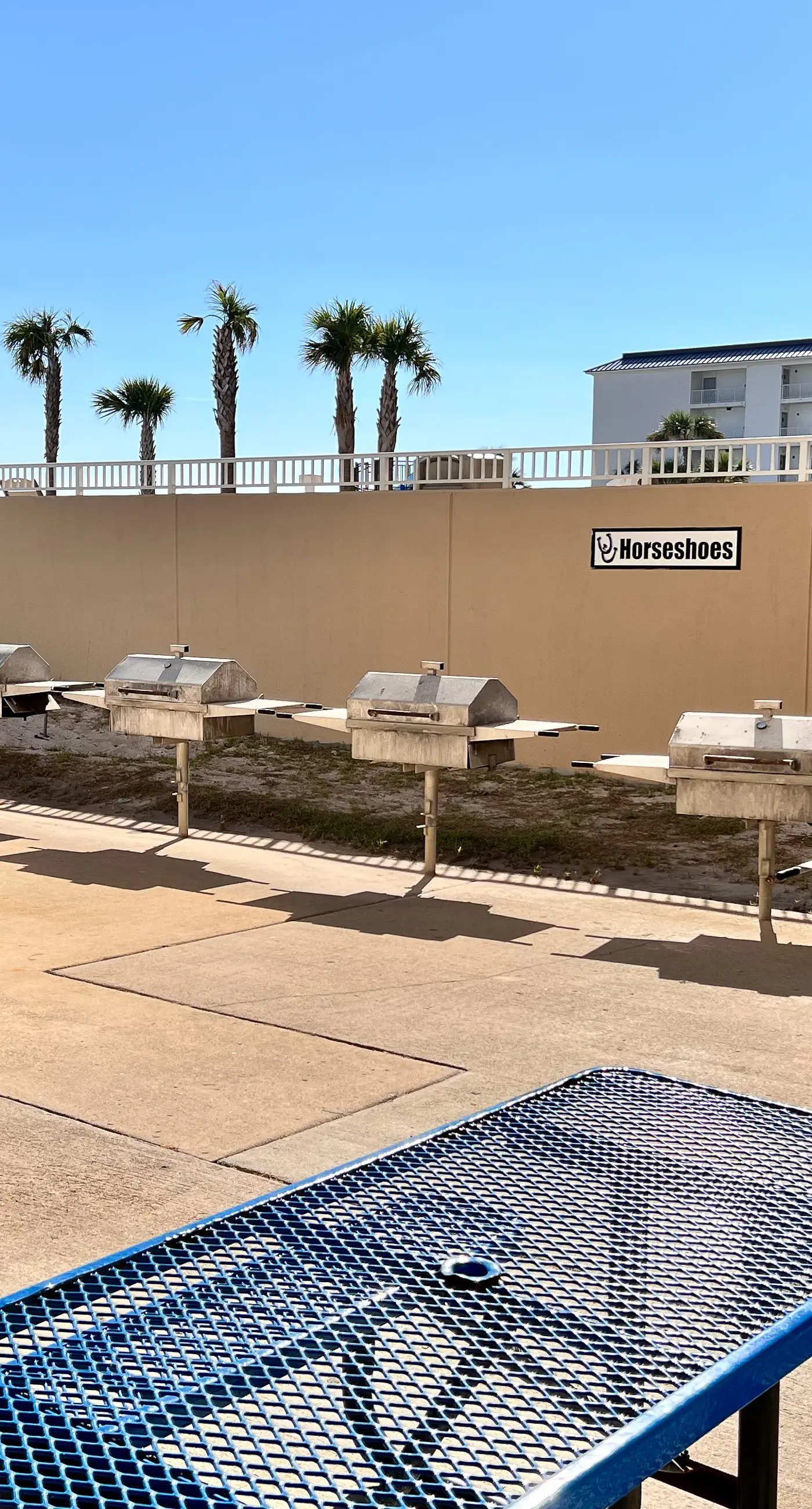 Updated studio w/shared outdoor pools and tennis court, family-friendly, & more!