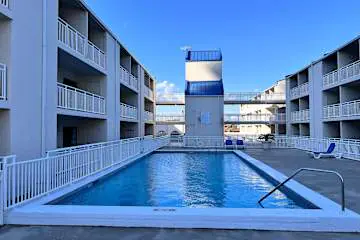 Updated studio w/shared outdoor pools and tennis court, family-friendly, & more!