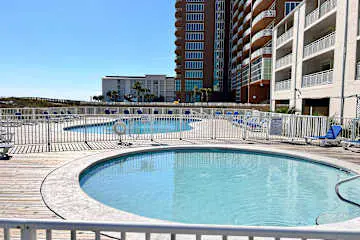 Updated studio w/shared outdoor pools and tennis court, family-friendly, & more!