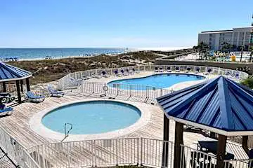 Updated studio w/shared outdoor pools and tennis court, family-friendly, & more!