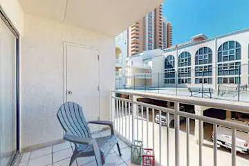 Updated studio w/shared outdoor pools and tennis court, family-friendly, & more!
