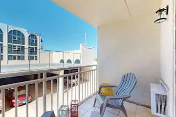 Updated studio w/shared outdoor pools and tennis court, family-friendly, & more!