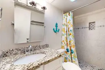 Updated studio w/shared outdoor pools and tennis court, family-friendly, & more!