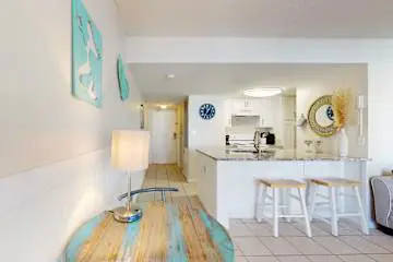Updated studio w/shared outdoor pools and tennis court, family-friendly, & more!
