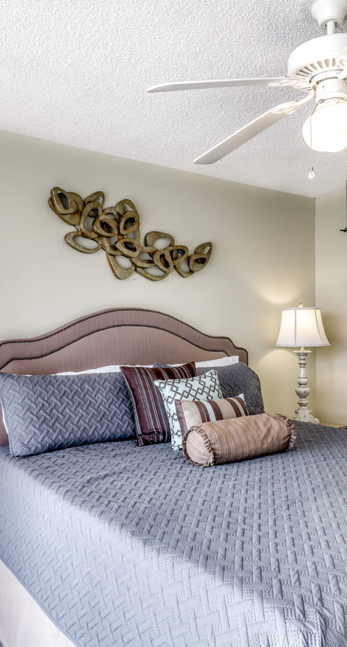 Fourth-floor beach condo w amazing views, indoor pool, & beach access