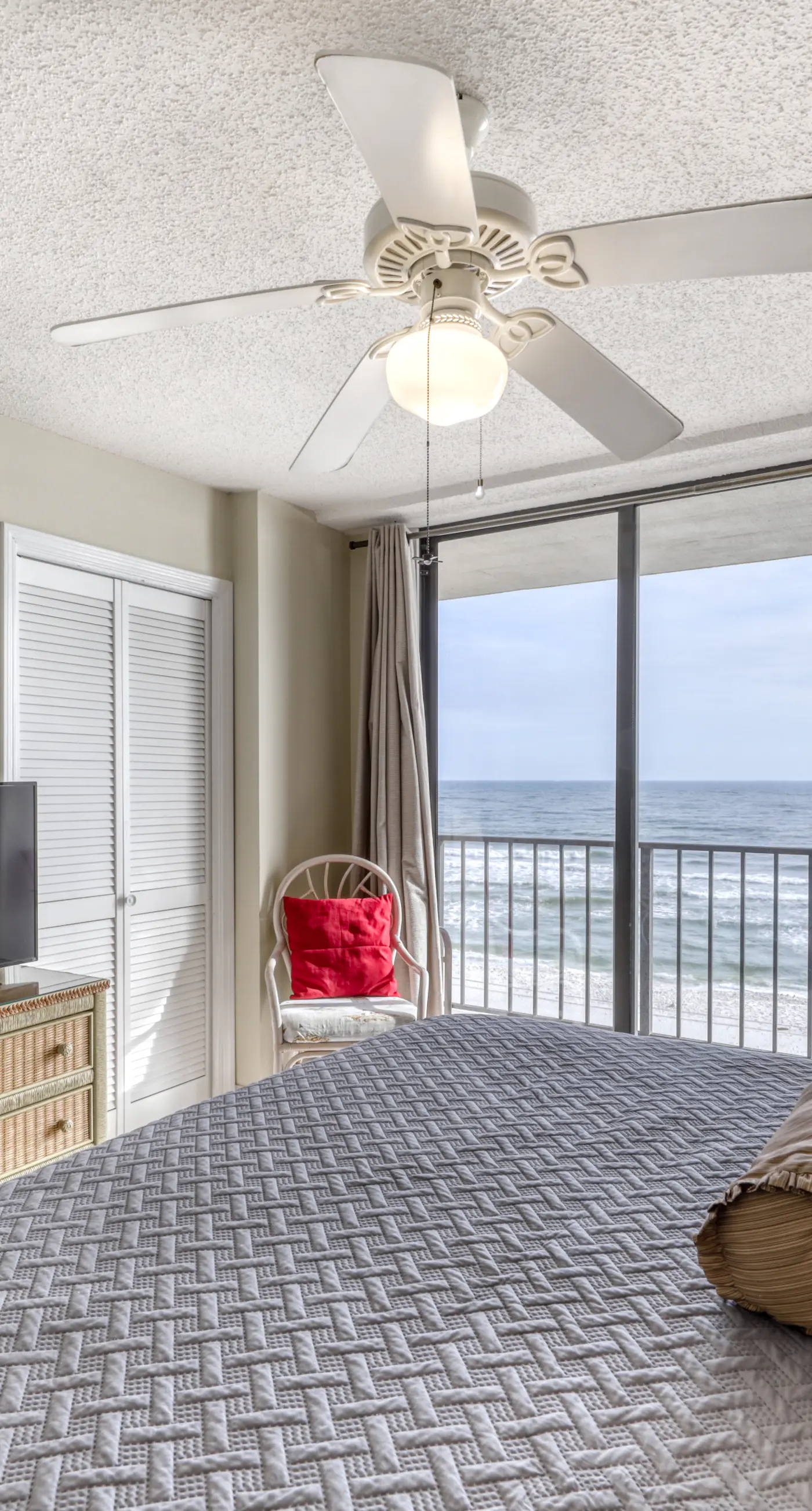 Fourth-floor beach condo w amazing views, indoor pool, & beach access