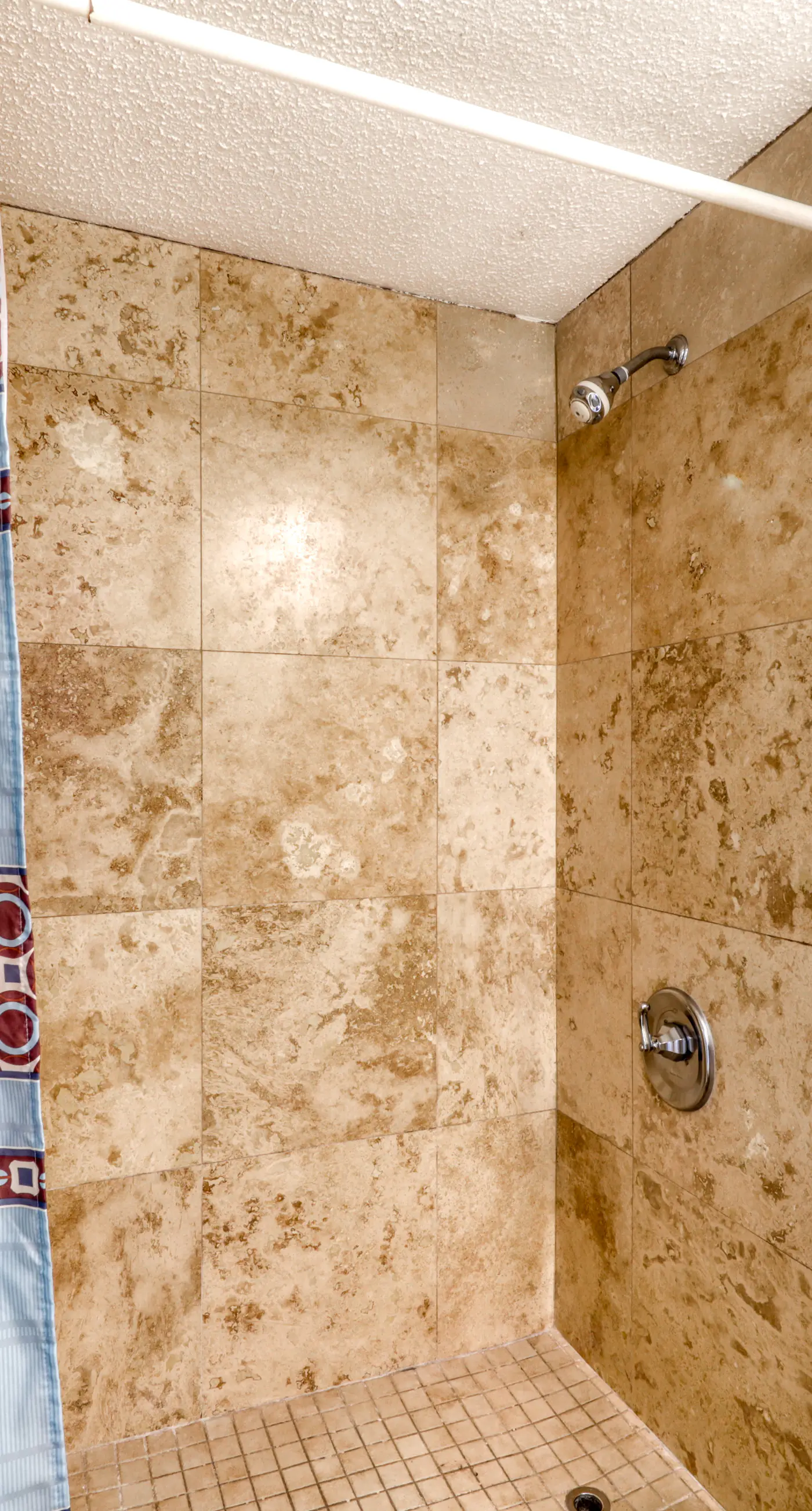 Fourth-floor beach condo w amazing views, indoor pool, & beach access