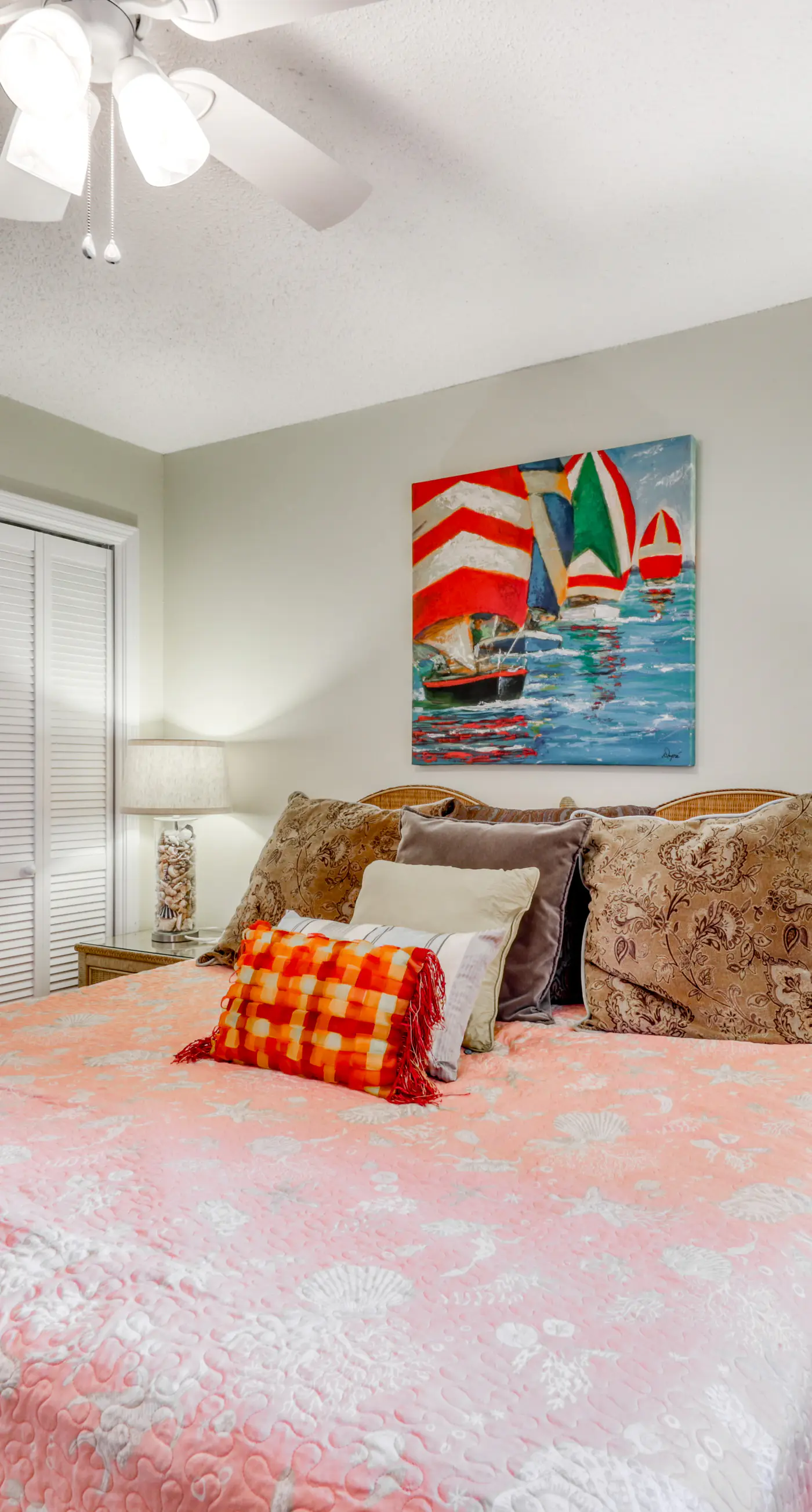 Fourth-floor beach condo w amazing views, indoor pool, & beach access