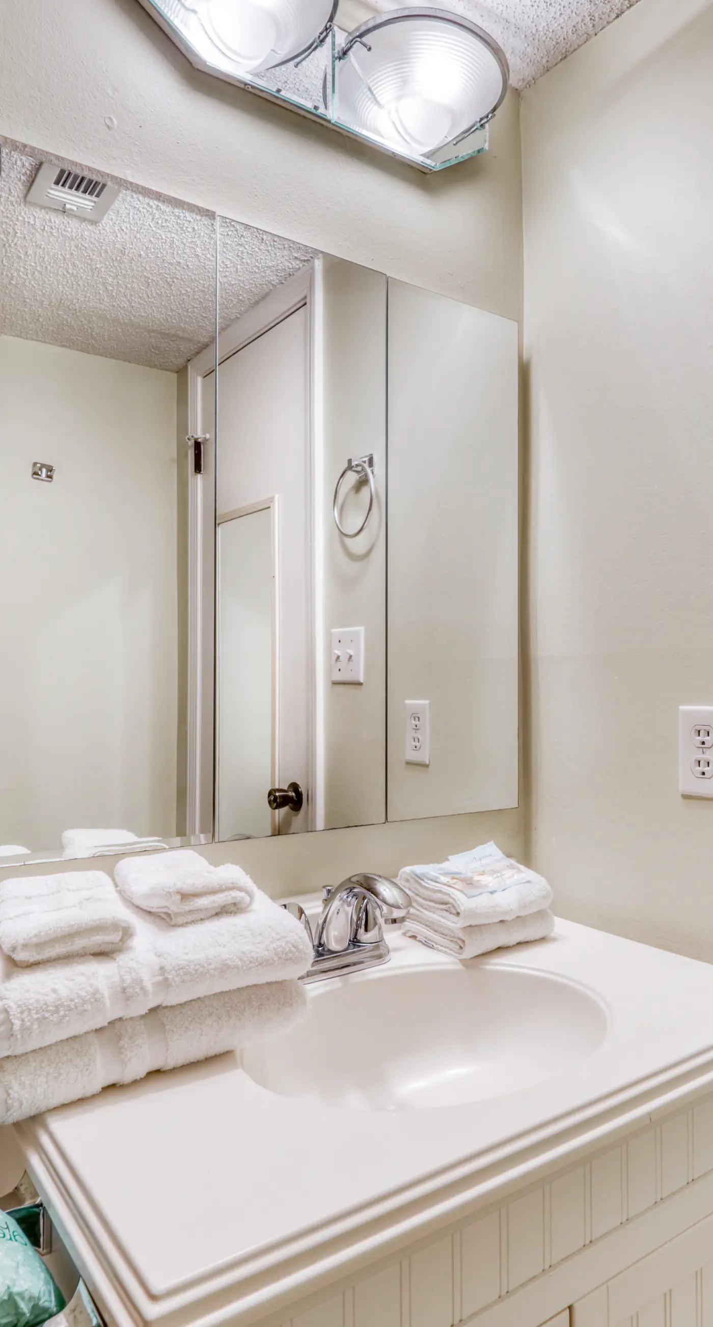 Fourth-floor beach condo w amazing views, indoor pool, & beach access