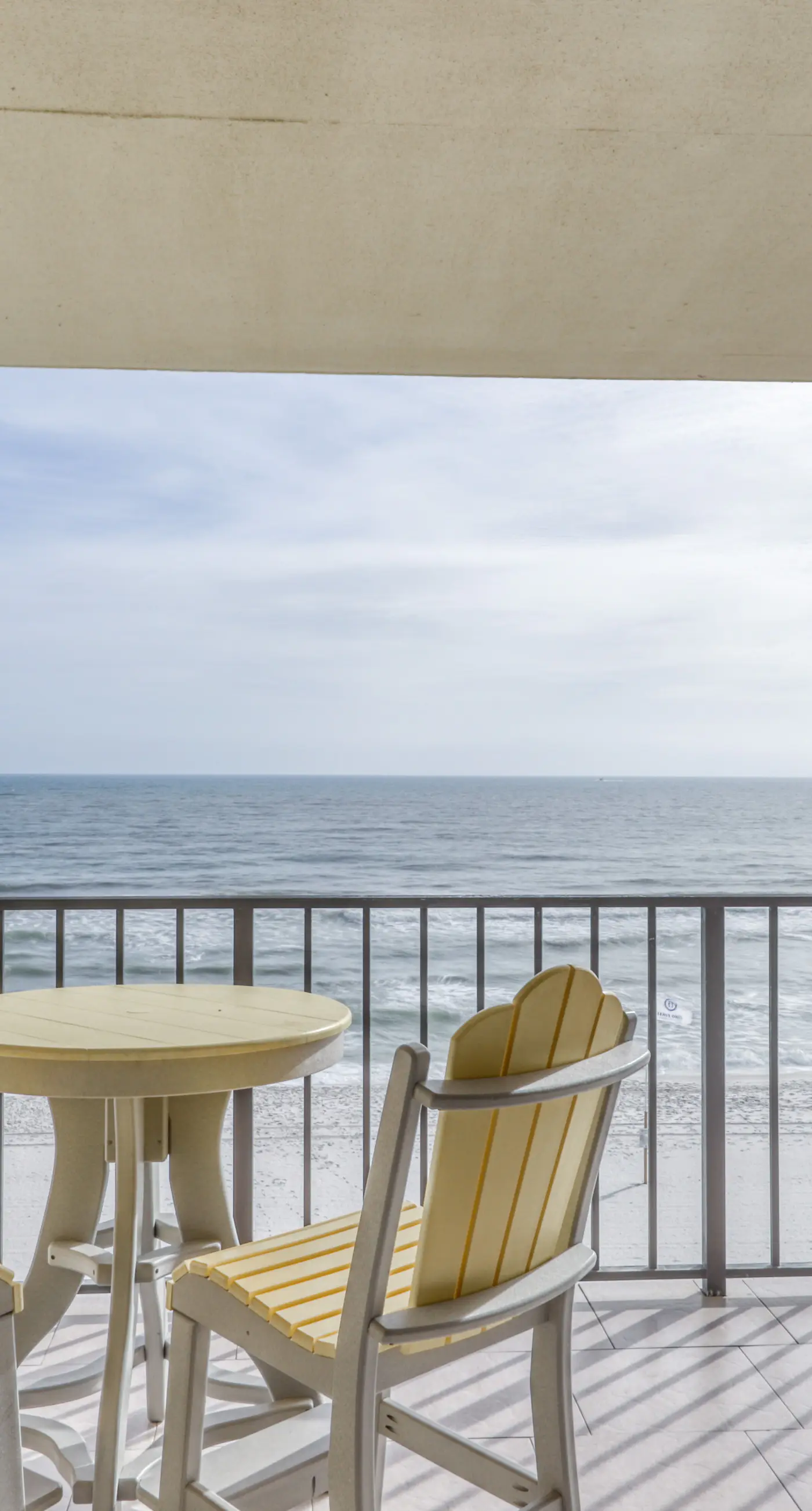 Fourth-floor beach condo w amazing views, indoor pool, & beach access