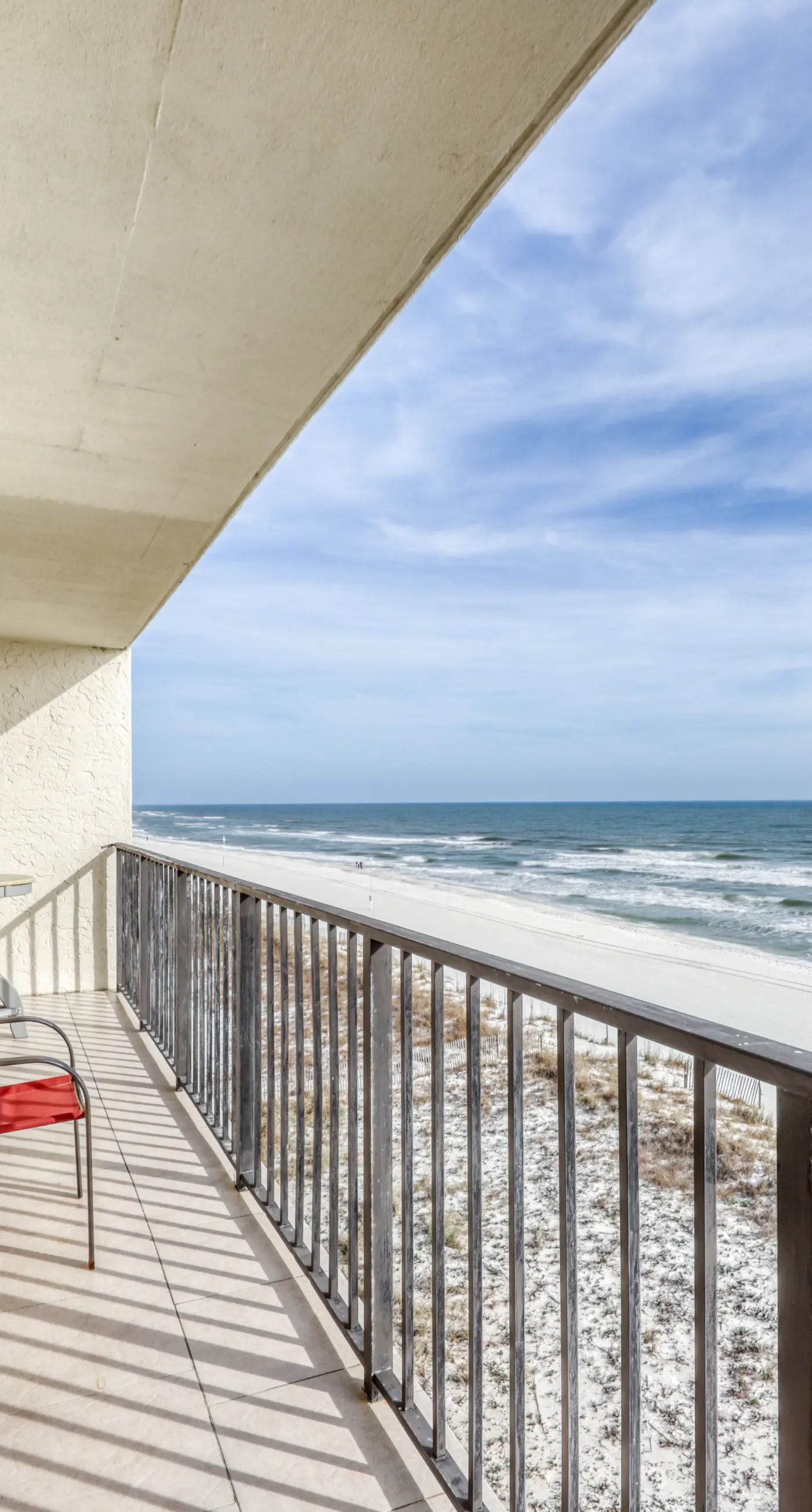 Fourth-floor beach condo w amazing views, indoor pool, & beach access