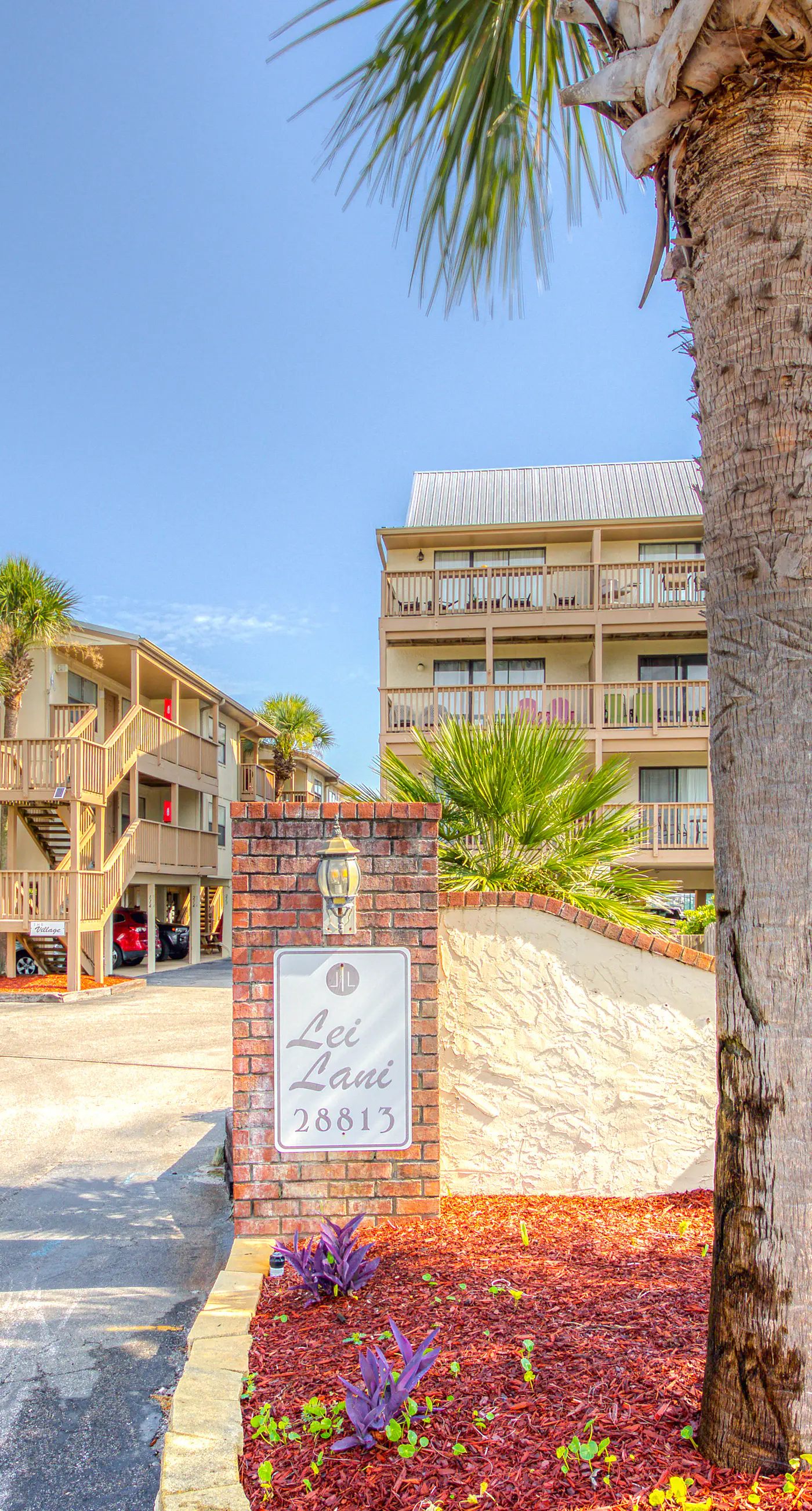 Fourth-floor beach condo w amazing views, indoor pool, & beach access