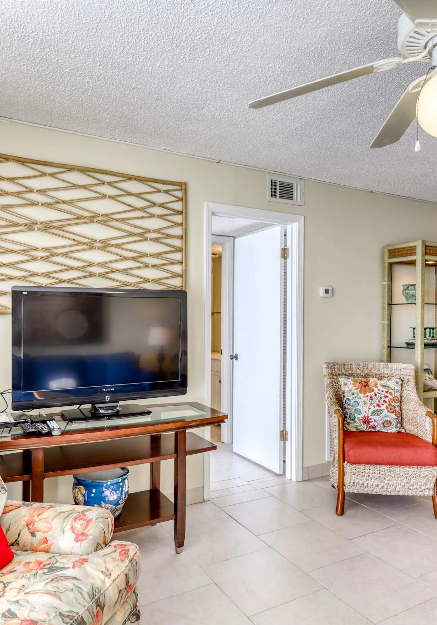 Fourth-floor beach condo w amazing views, indoor pool, & beach access