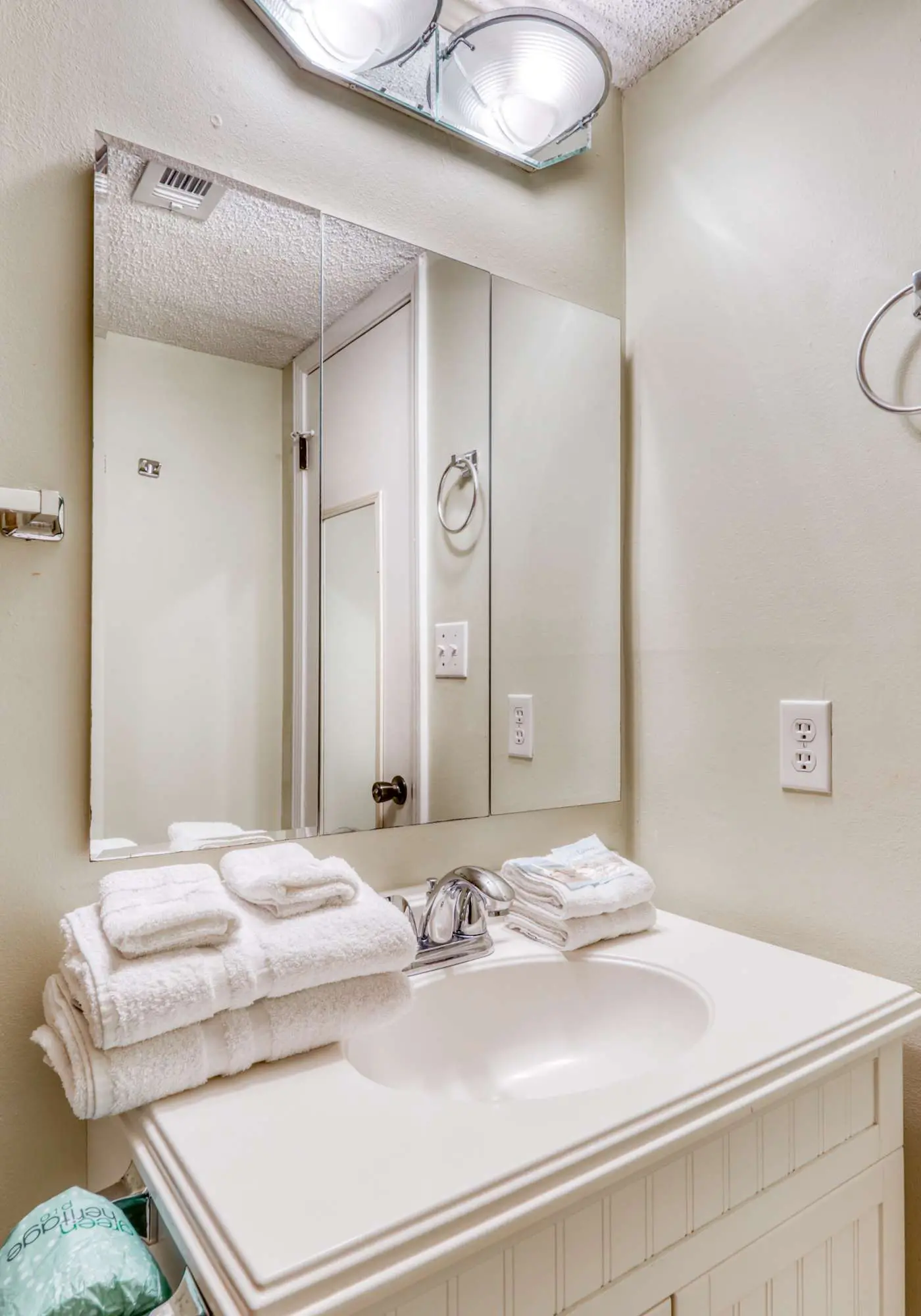 Fourth-floor beach condo w amazing views, indoor pool, & beach access