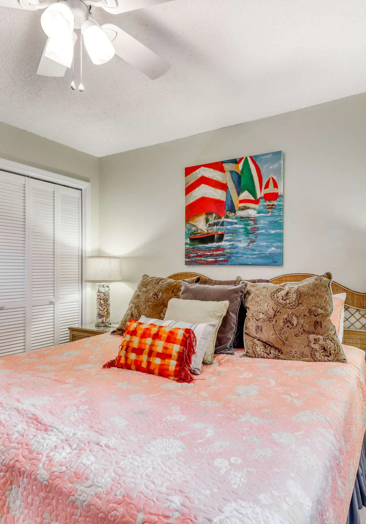 Fourth-floor beach condo w amazing views, indoor pool, & beach access