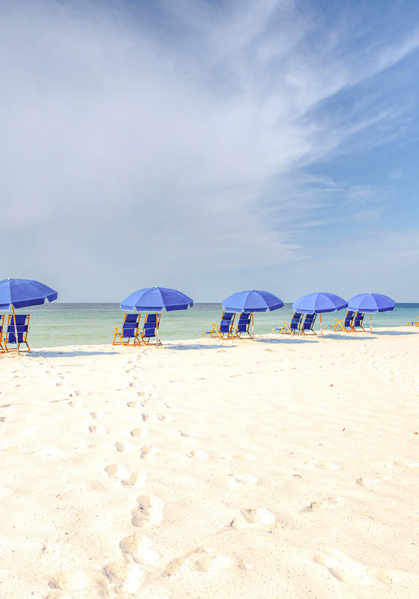 Fourth-floor beach condo w amazing views, indoor pool, & beach access