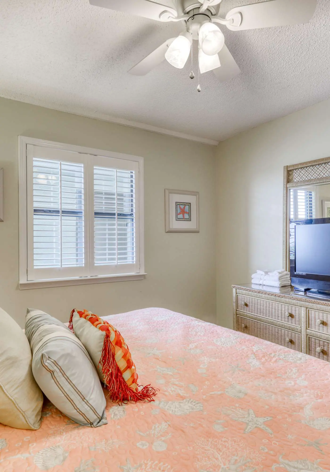 Fourth-floor beach condo w amazing views, indoor pool, & beach access