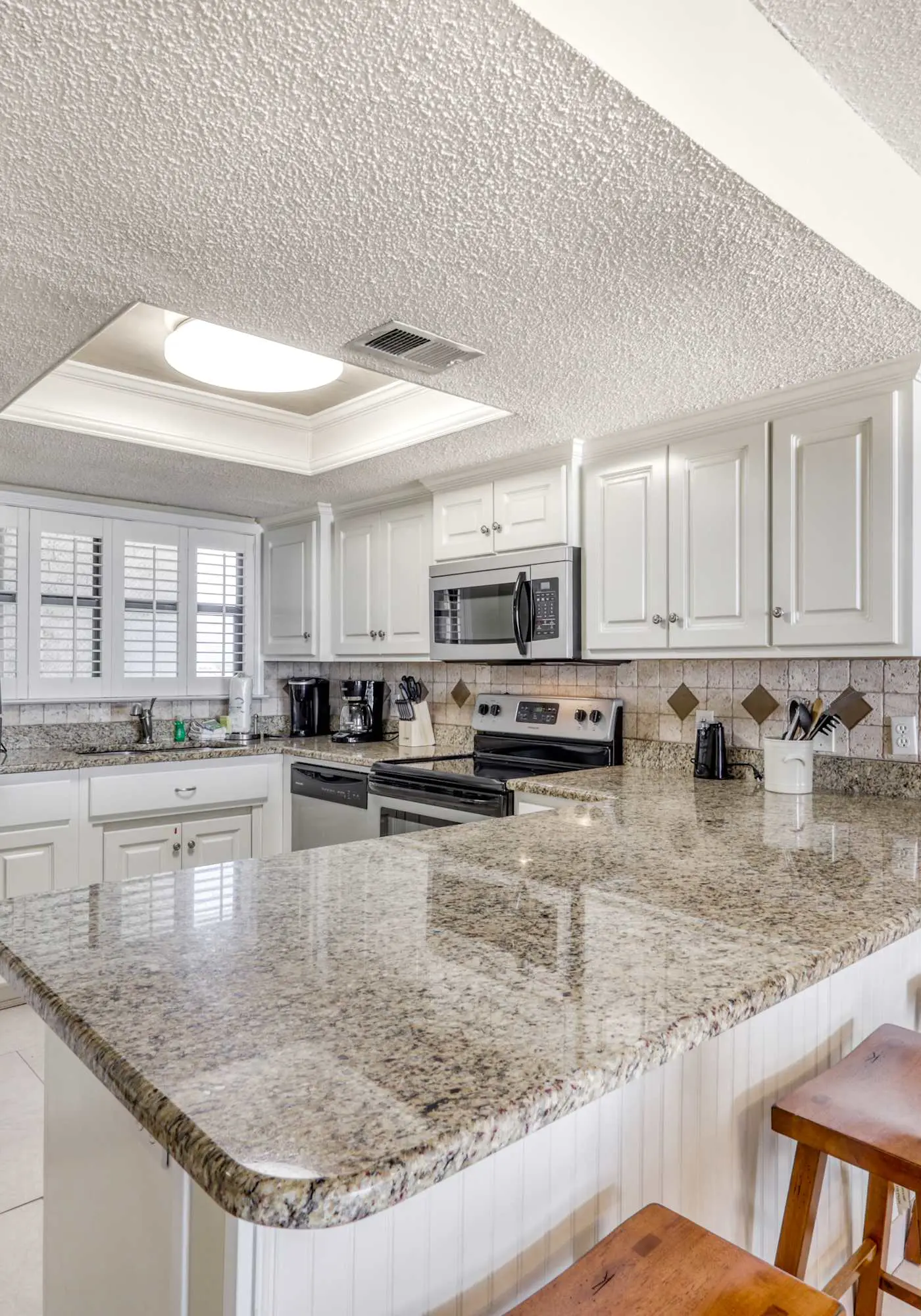 Fourth-floor beach condo w amazing views, indoor pool, & beach access