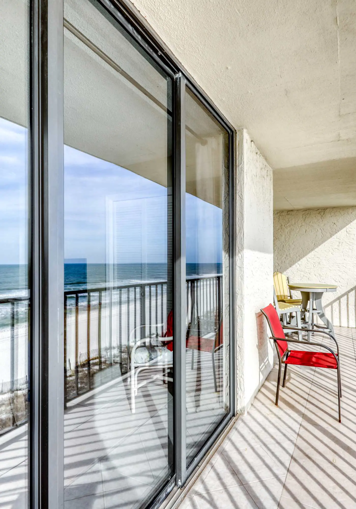 Fourth-floor beach condo w amazing views, indoor pool, & beach access