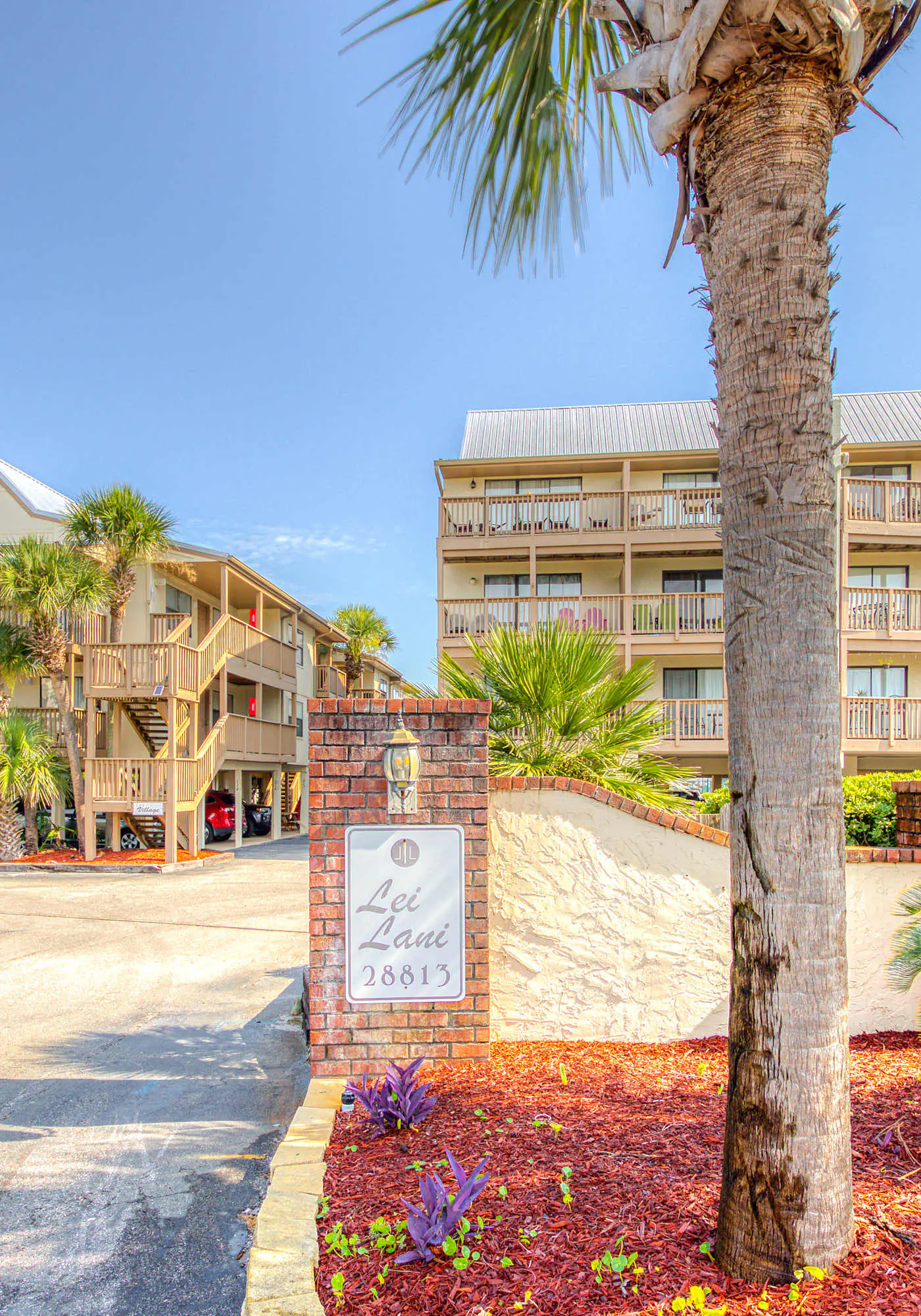 Fourth-floor beach condo w amazing views, indoor pool, & beach access