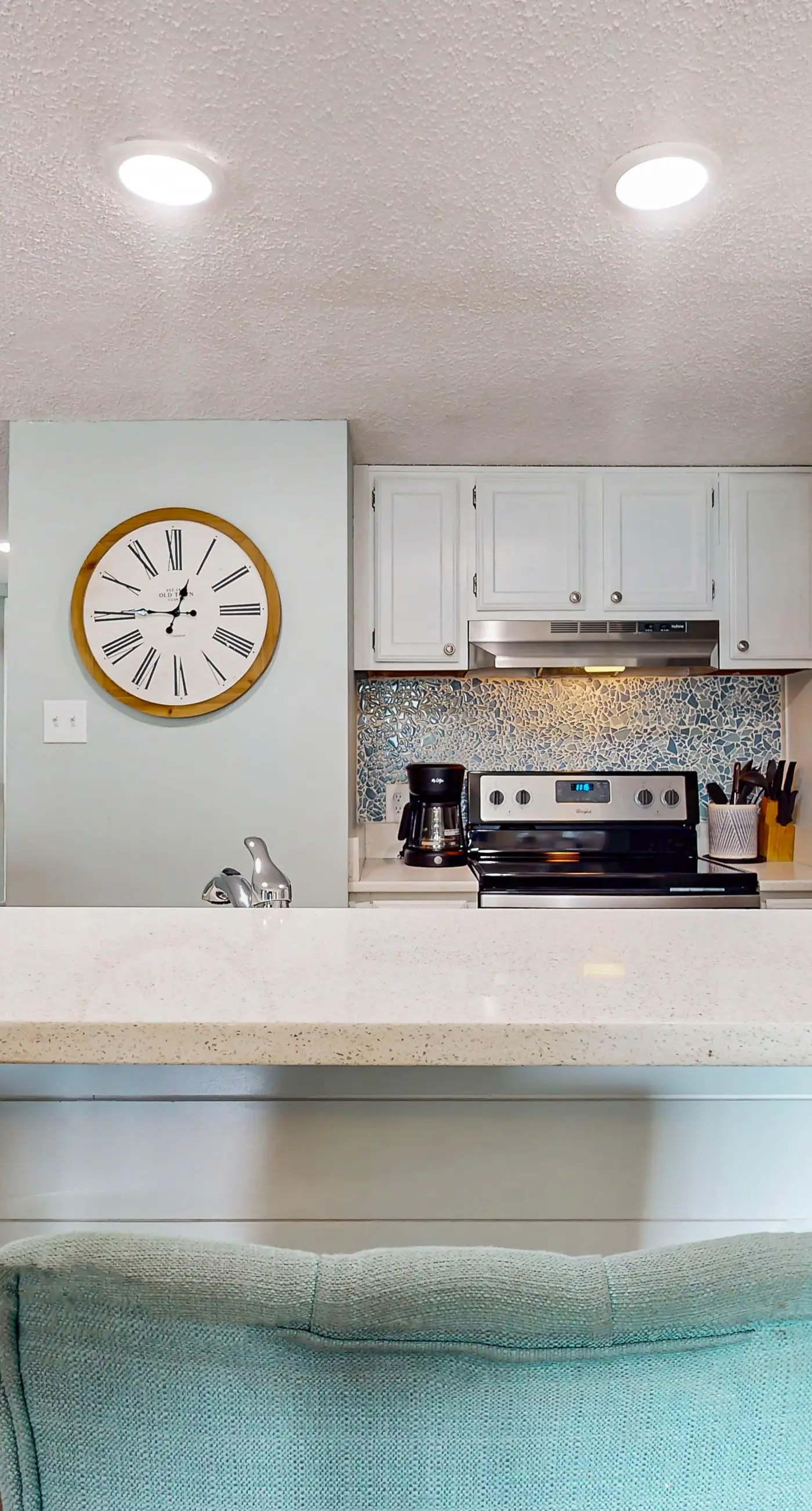 Adorable Studio on Beach W/ Shared Pool, Private Balcony, & Beach Access