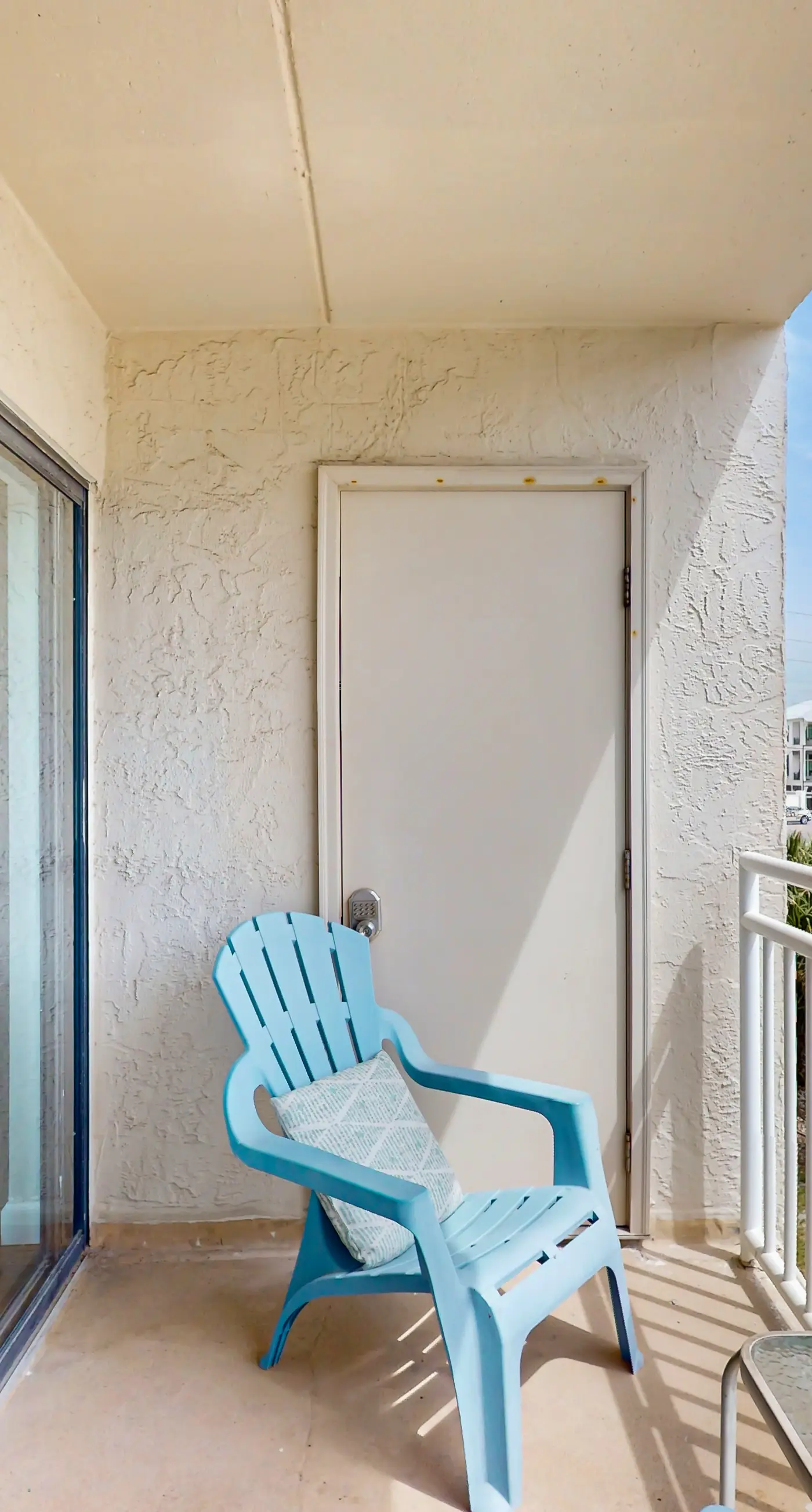 Adorable Studio on Beach W/ Shared Pool, Private Balcony, & Beach Access