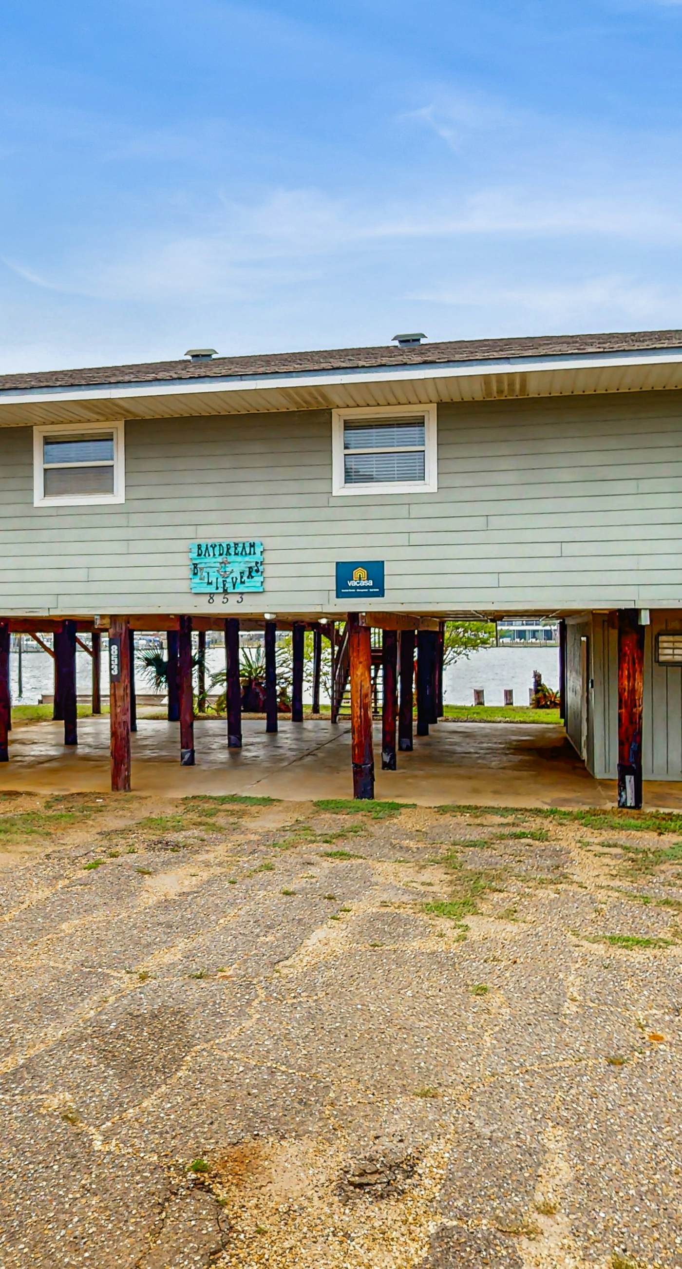 Dreamy Duplex on the Bay w/ Views, Full Kitchen & Free WiFi - Dogs Welcome!