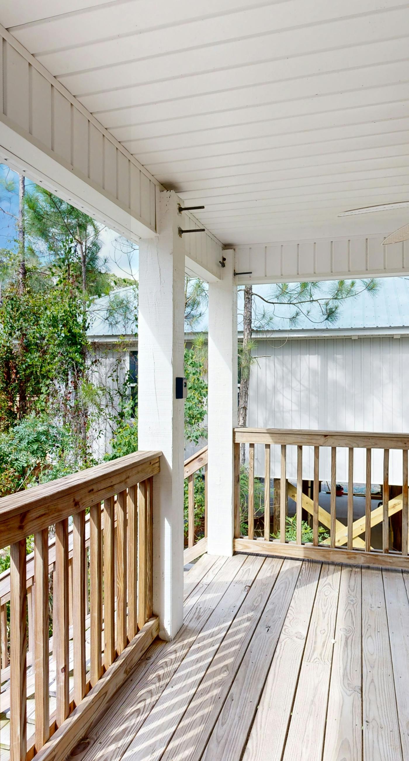 Delightful condo near the beach & town with WiFi, central AC, full kitchen & W/D