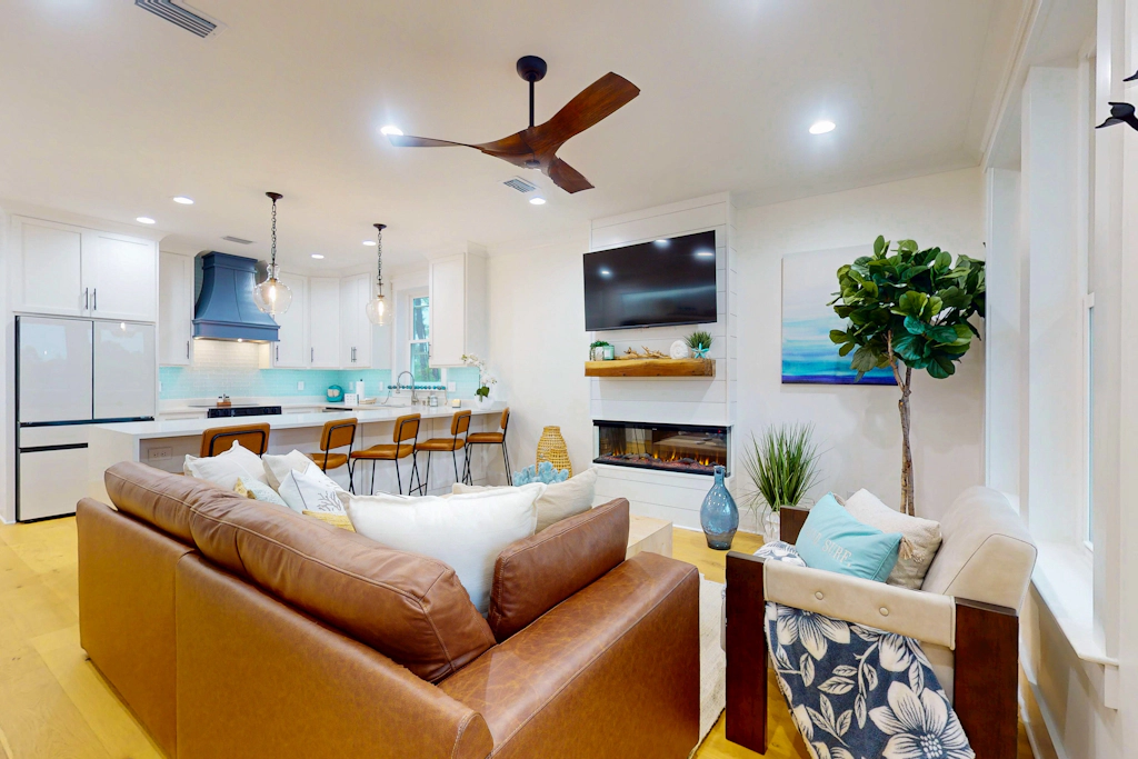 Exquisite waterview duplex with bunkroom, internet, and grill