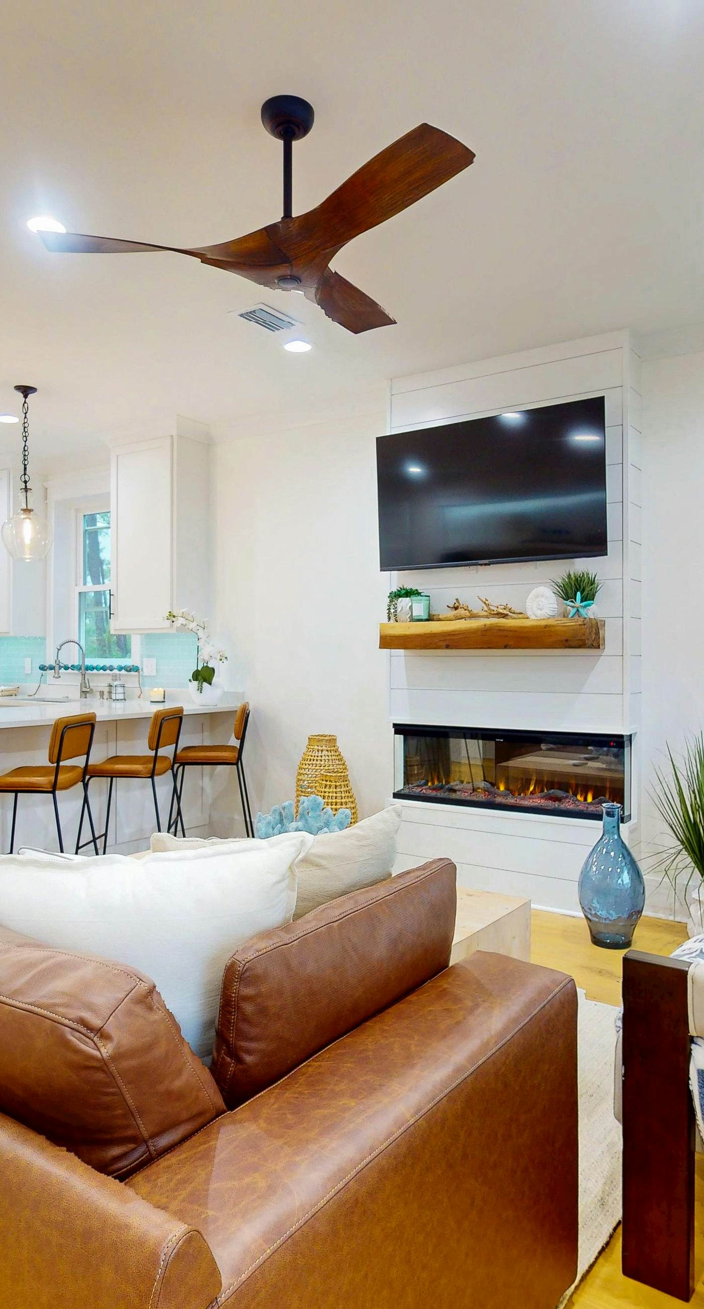 Exquisite waterview duplex with bunkroom, internet, and grill