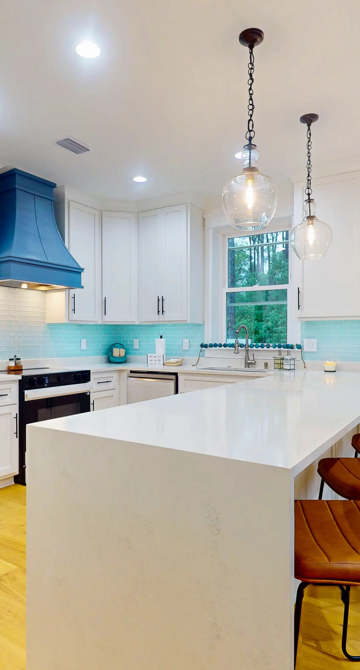 Exquisite waterview duplex with bunkroom, internet, and grill