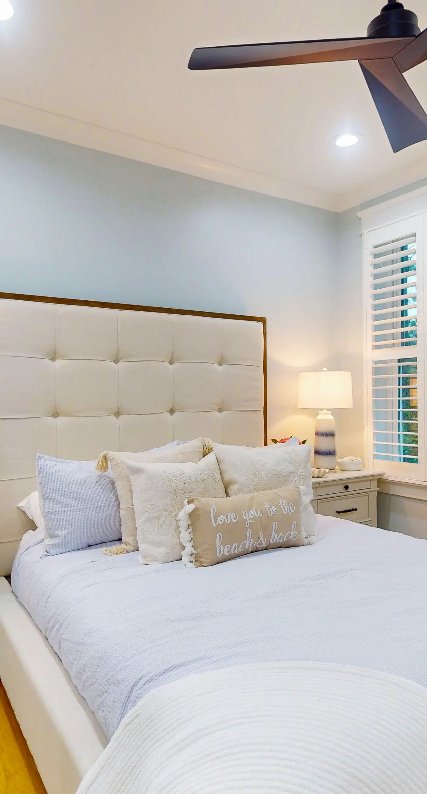 Exquisite waterview duplex with bunkroom, internet, and grill