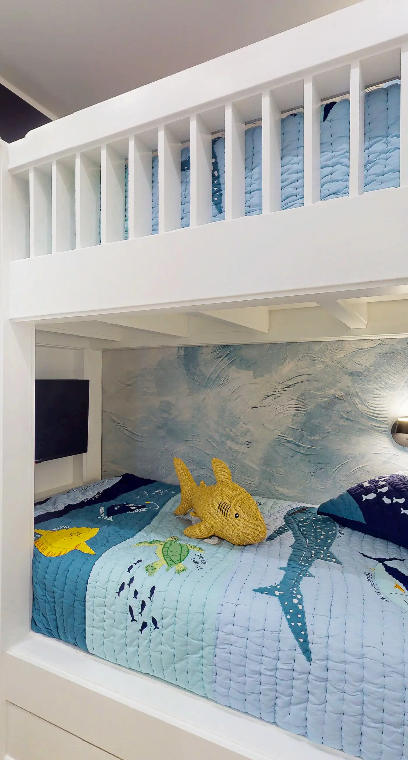 Exquisite waterview duplex with bunkroom, internet, and grill