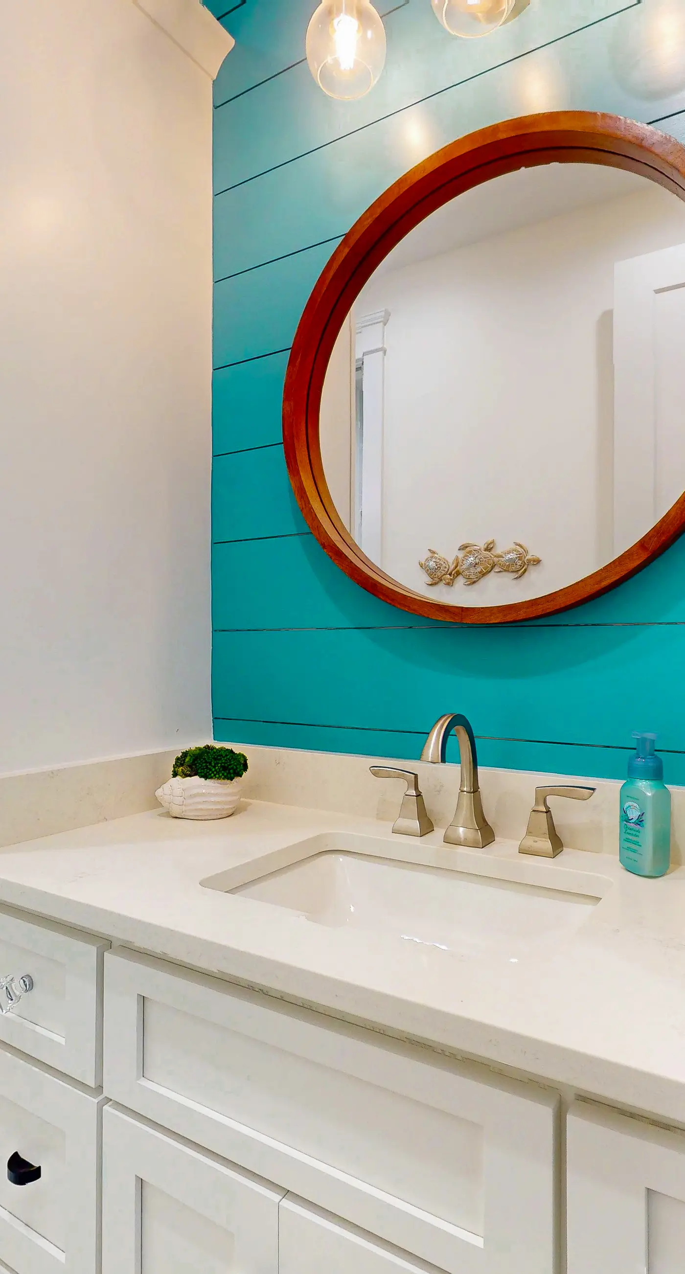 Exquisite waterview duplex with bunkroom, internet, and grill