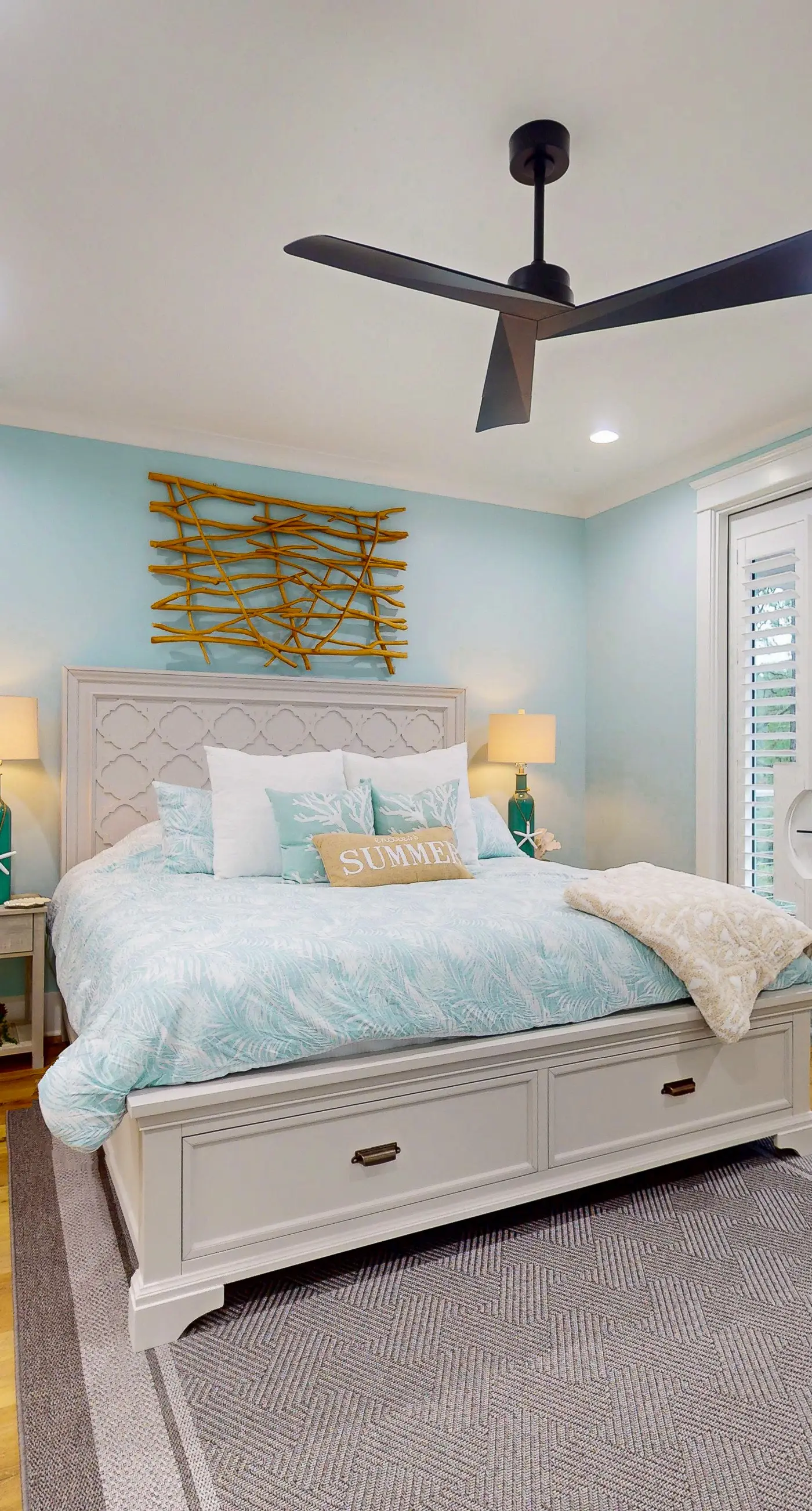 Exquisite waterview duplex with bunkroom, internet, and grill