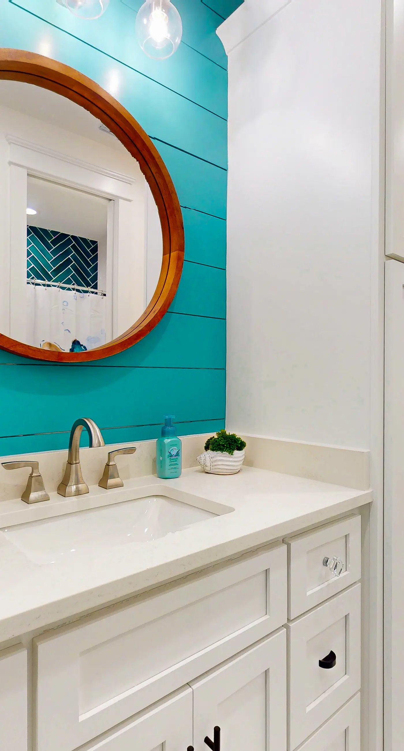 Exquisite waterview duplex with bunkroom, internet, and grill