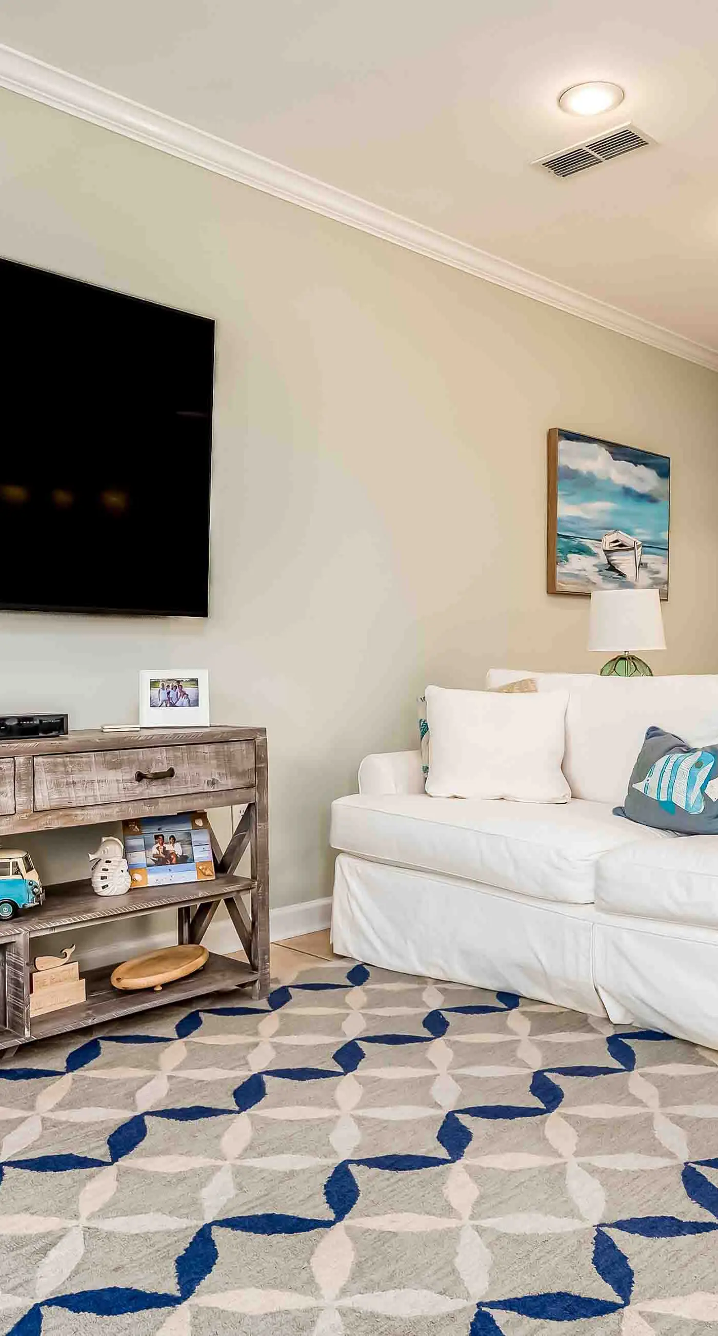 Ground-floor condo next to on-site pool with private patio & beach access