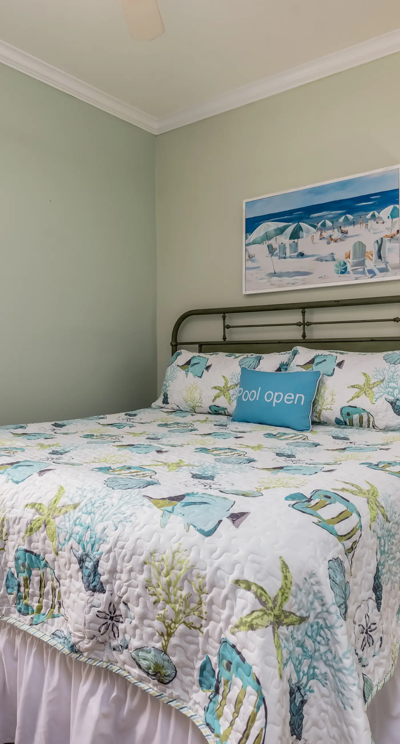 Modern & luxurious ground-floor condo near the Gulf with pools