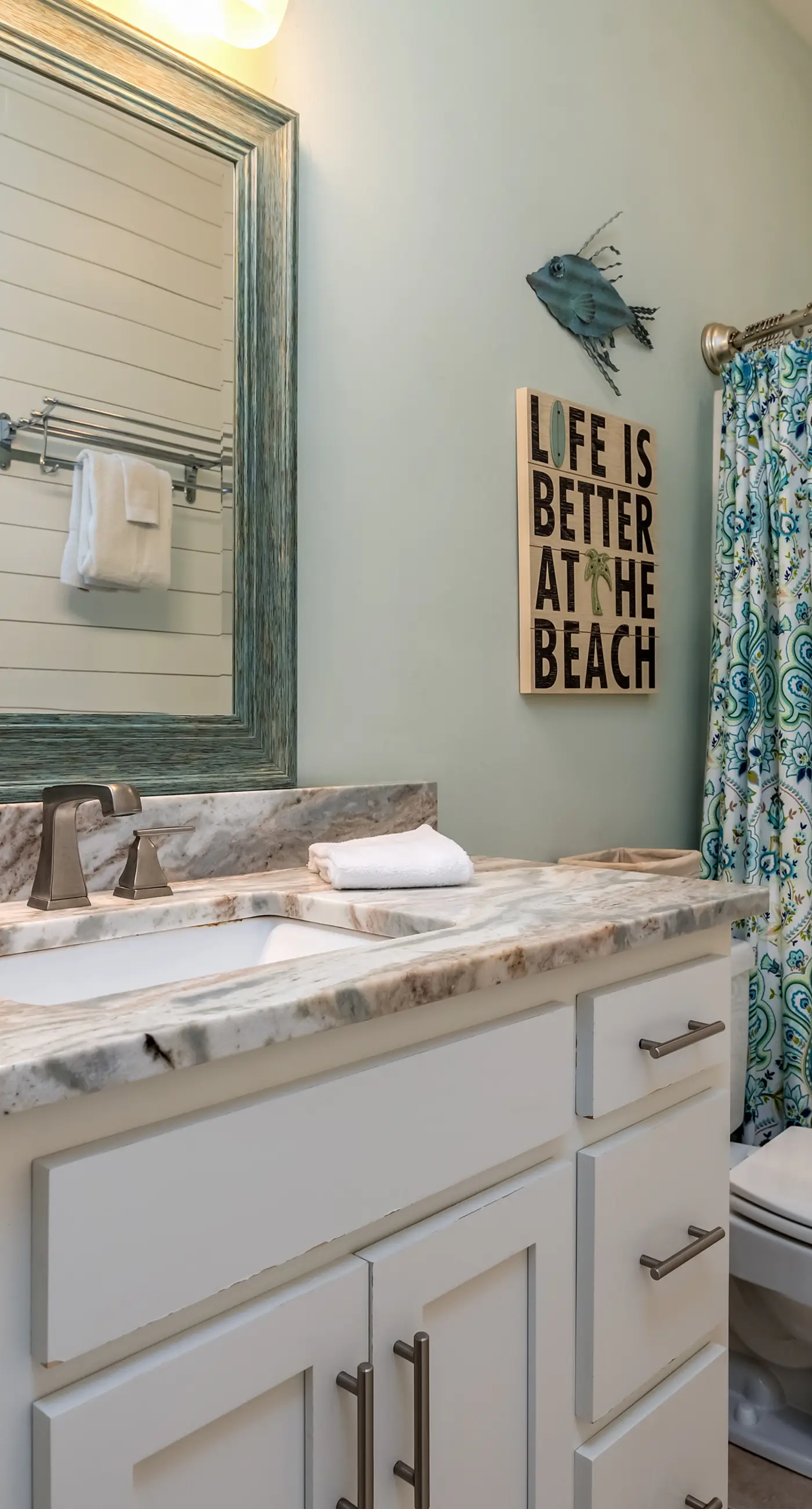 Modern & luxurious ground-floor condo near the Gulf with pools