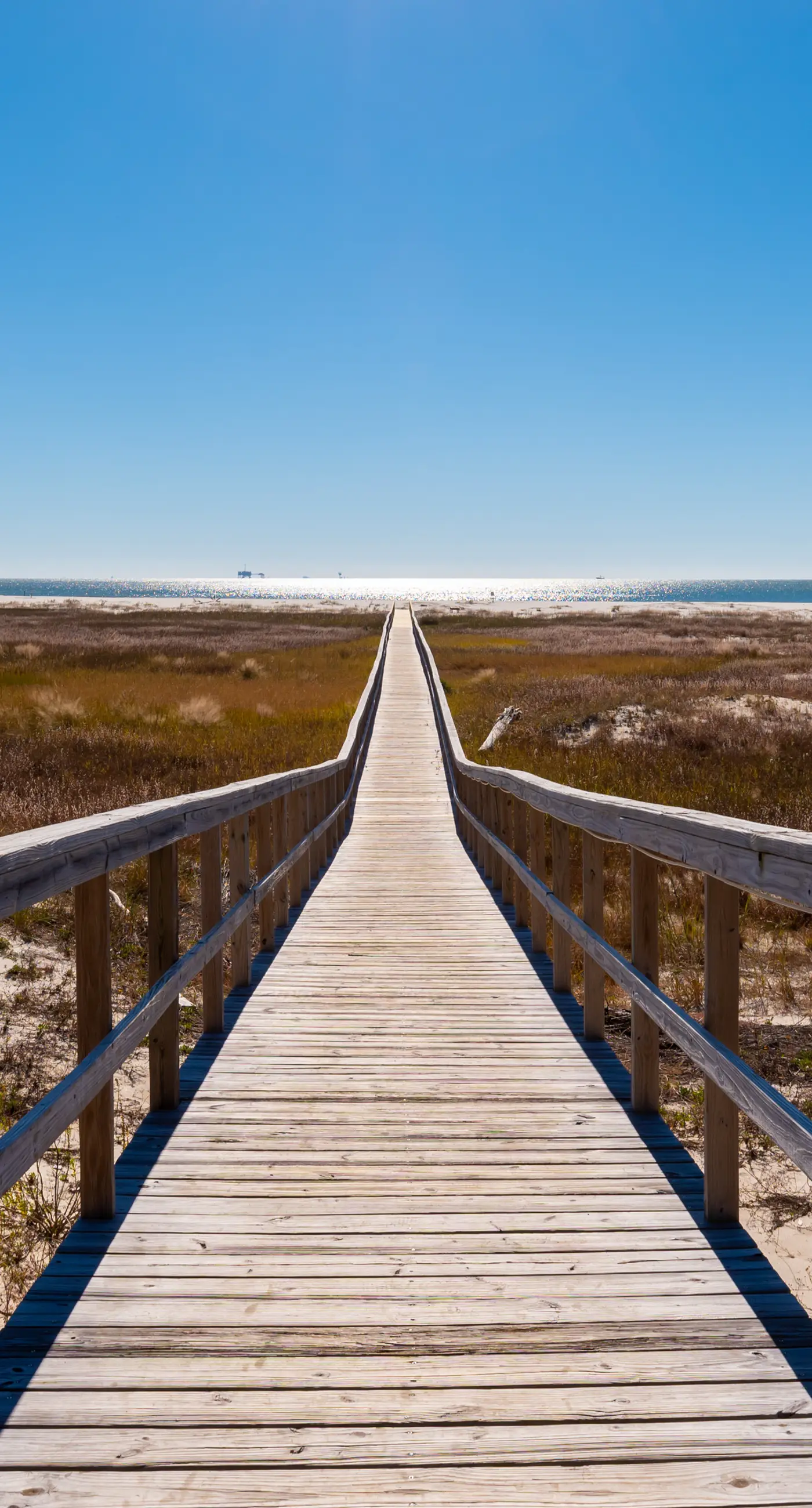 Modern & luxurious ground-floor condo near the Gulf with pools