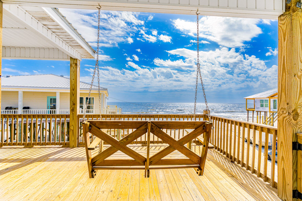 Amazing Gulf-front home on the beach with grill & washer/dryer - dog-friendly