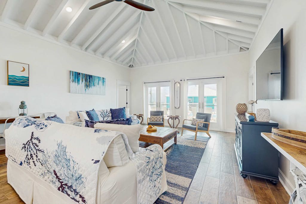 Gulf-Front Oasis: Rooftop Heated Pool, Elevator & Dog-Friendly!