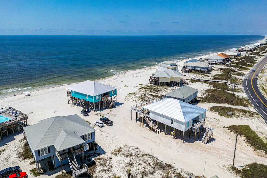 Gulf-Front Oasis: Rooftop Heated Pool, Elevator & Dog-Friendly!