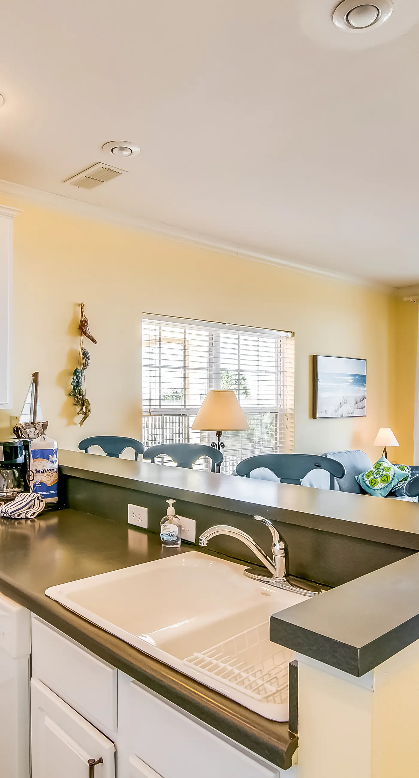 Gulf-front condo w/ lock-out feature, shared pools & amazing views