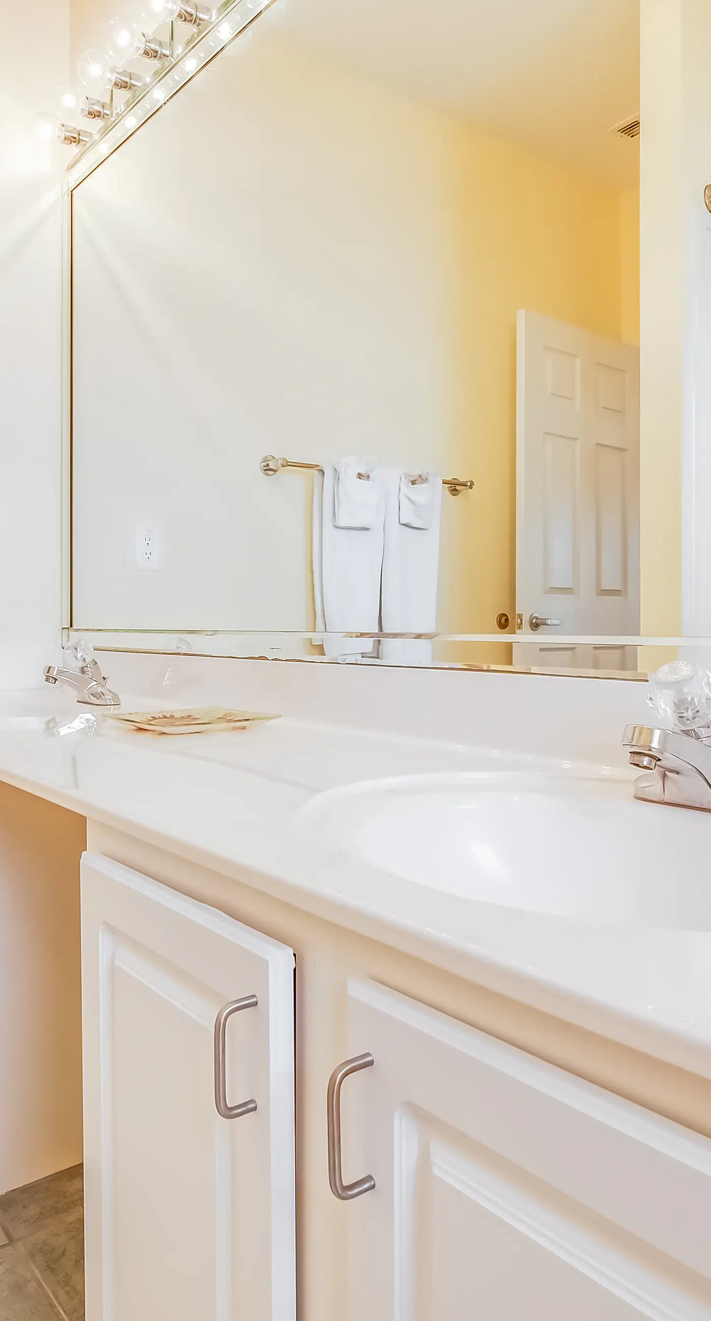 Gulf-front condo w/ lock-out feature, shared pools & amazing views