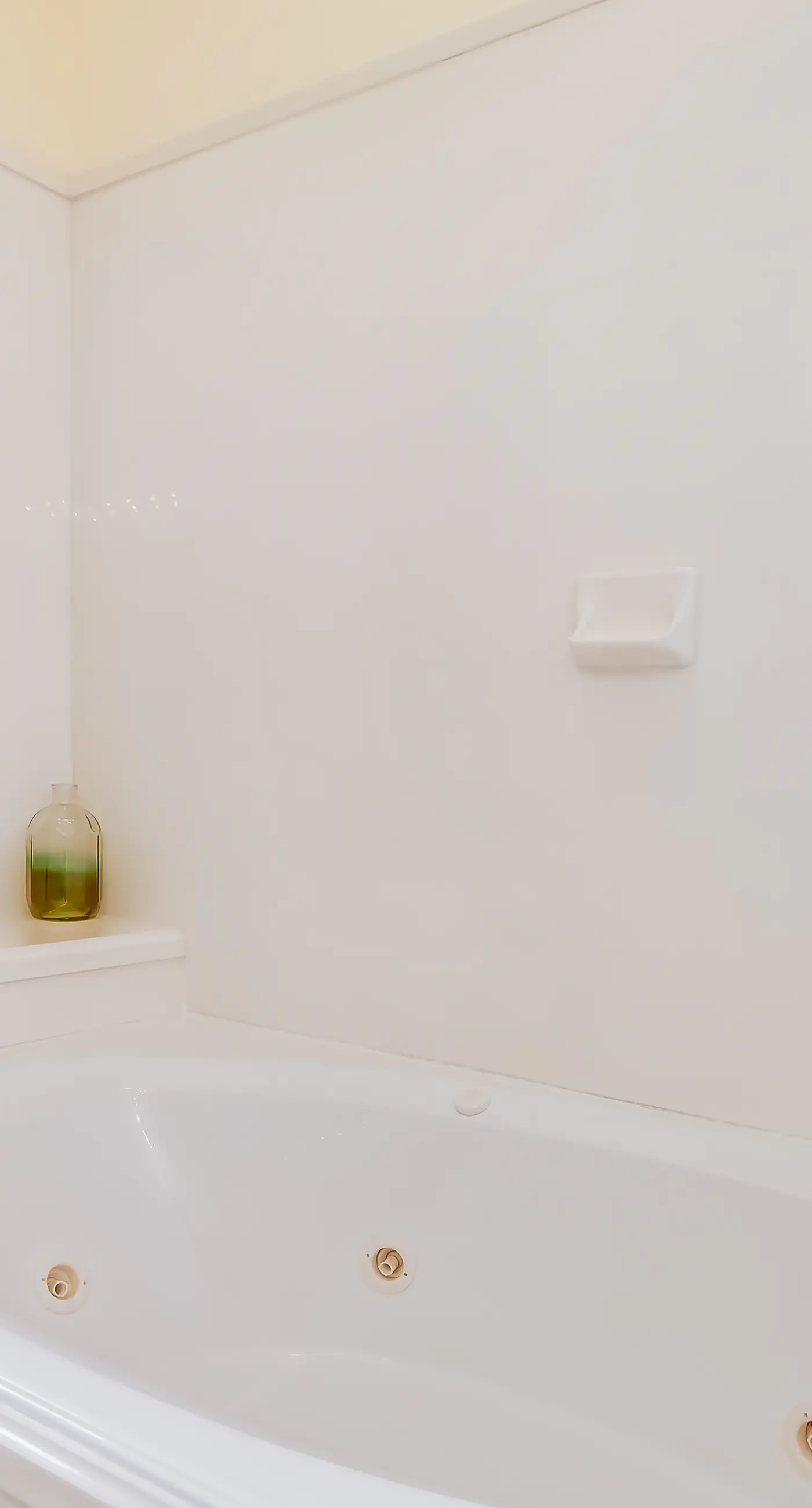 Gulf-front condo w/ lock-out feature, shared pools & amazing views