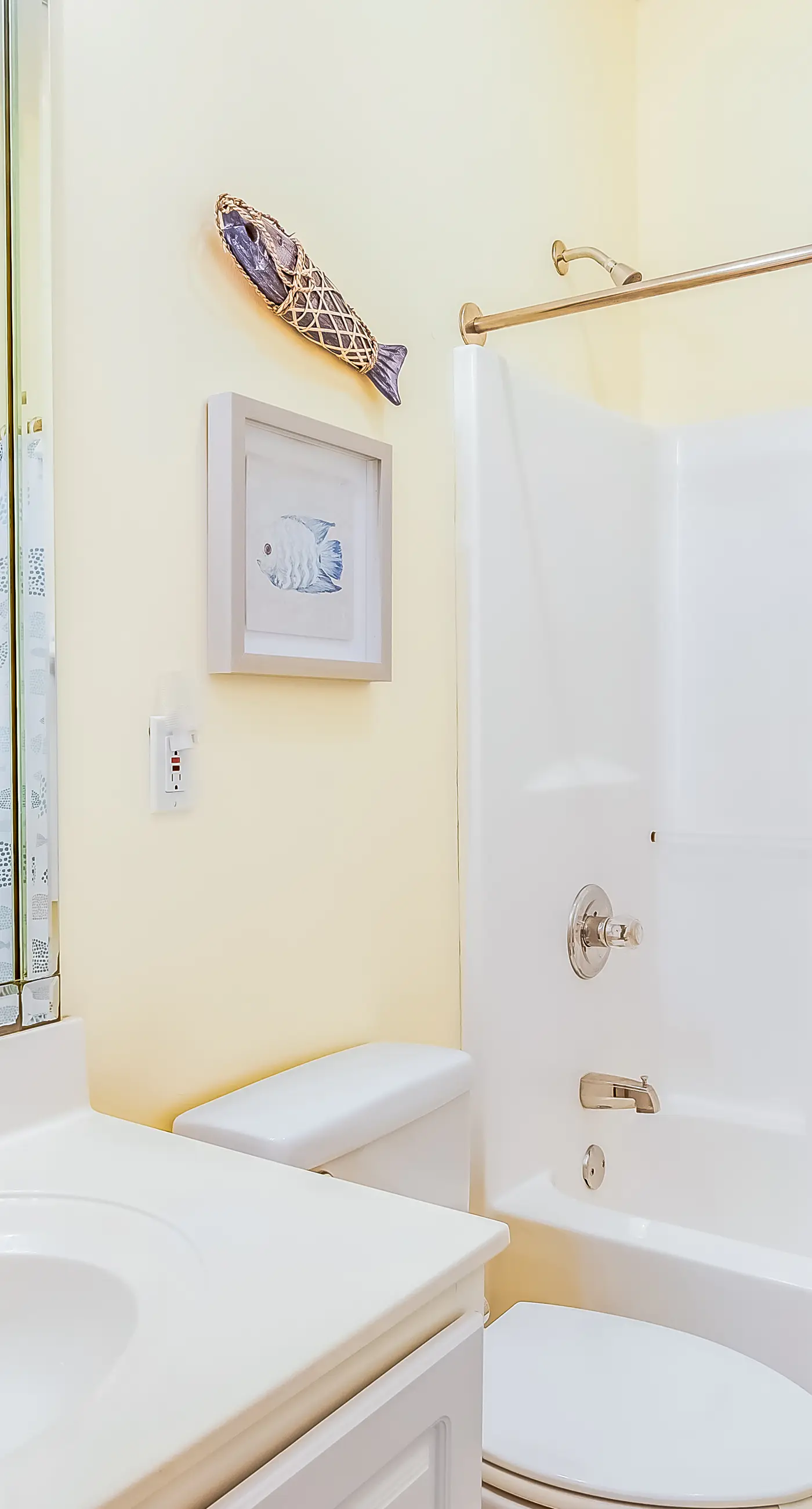 Gulf-front condo w/ lock-out feature, shared pools & amazing views