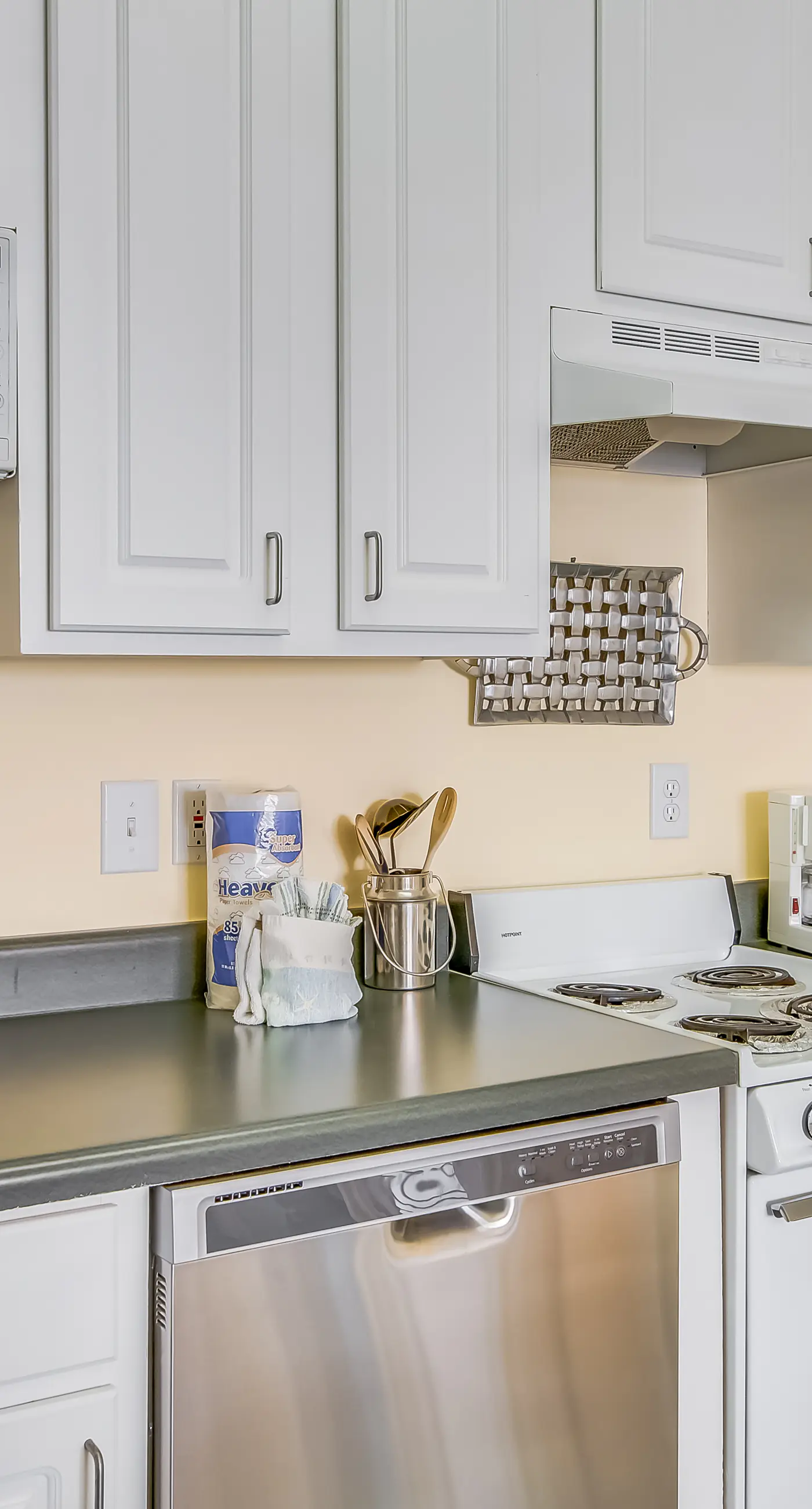 Gulf-front condo w/ lock-out feature, shared pools & amazing views