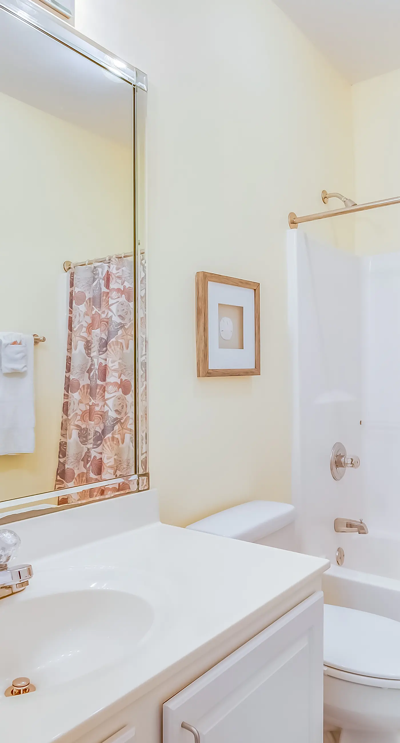 Gulf-front condo w/ lock-out feature, shared pools & amazing views